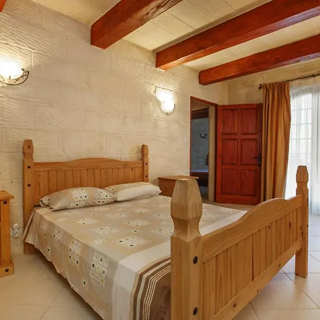 5 Bedroom With Private Pool & Views 펜션 가르브