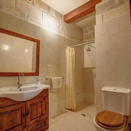 5 Bedroom With Private Pool & Views