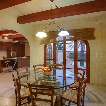 5 Bedroom With Private Pool & Views 펜션