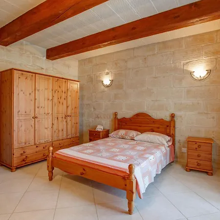 Σπίτι διακοπών 5 Bedroom With Private Pool & Views Għarb